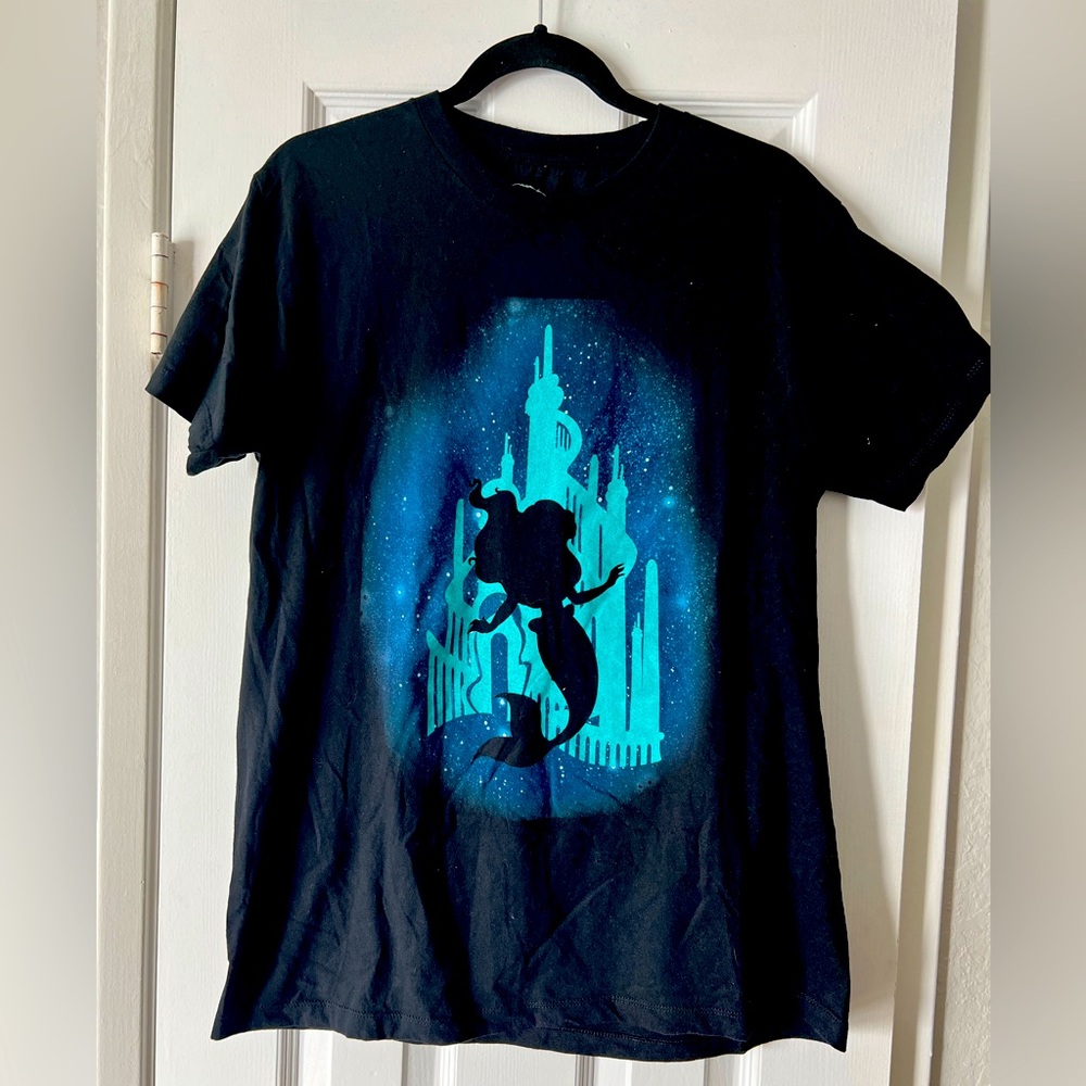 EUC Mens Disney Ariel Tee L
